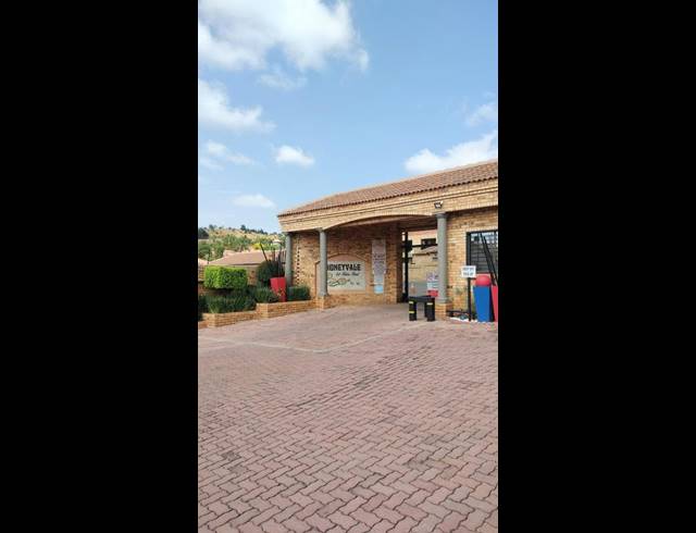 2 BEDROOM TOWNHOUSE FOR SALE IN CHANCLIFF RIDGE